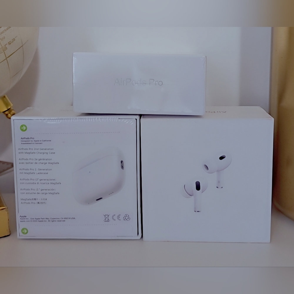 Apple AirPods Pro (2nd Generation) with MagSafe Charging Case